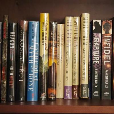 Collection of 20 Sci Fi Books Including Hugh Howey