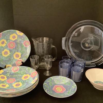 Gibson & Majestic Plastic Party (18 Pieces)