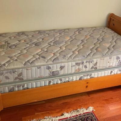Wooden Twin Size Sleigh Style Bedframe