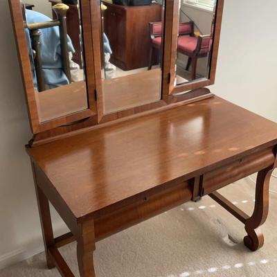 Wooden 2 Drawer Vanity With 3 Mirrors