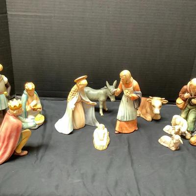 Hummel Nativity (11 Pieces)