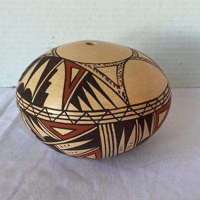 Hopi India Seed Pot Vase Signed "Ida Susunkgwa"