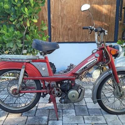 70s Gas Powered MOTOBECANE Pedal Start Scooter Needs Restoration **ALT PICKUP TIME/LOCATION**