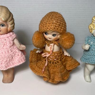 Bisque Flapper Dolls In Crocheted Dresses - Japan 