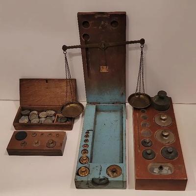 Old Scale, Weights Wood Box Balance Scale Plus Many Extra Weights 