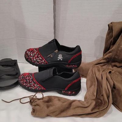 Womens Shoes Sizes 9.5, 10W And 10.5