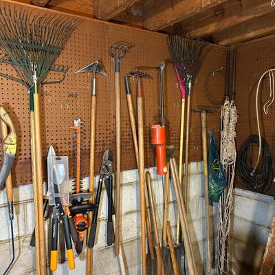 Lawn & Garden Tool Lot
