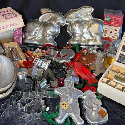 Assortment Of Vintage & Newer Cookie Cutters, Cake Decorating & Baking Accessories 