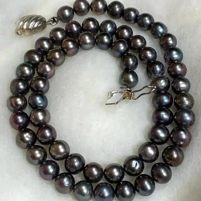 Black pearl strand