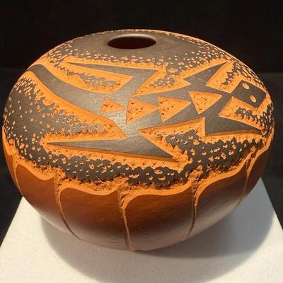 Acoma lizard design sgraffito bowl