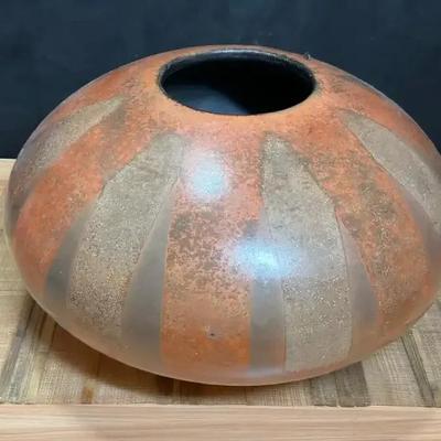 Paradox pottery pot signed whalen 4769