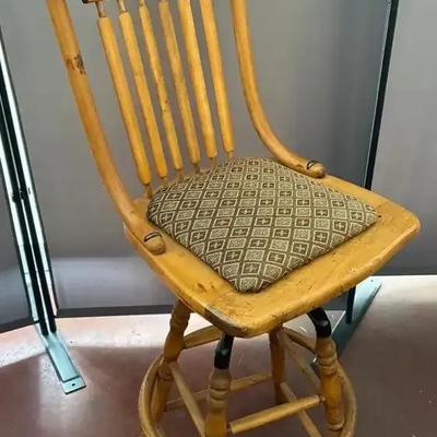 Vintage swivel barstool