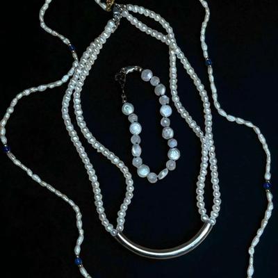 Pearls necklaces bracelet