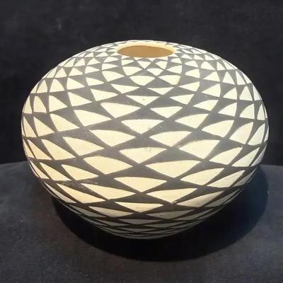 Signed rose chino garcia pueblo acoma pottery