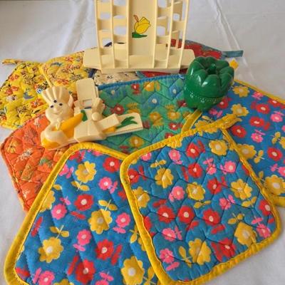 Pillsbury Doughboy chip clip Oven Mits Paper towel Holder