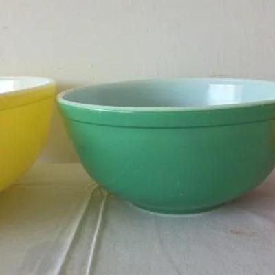 Vintage PYREX PRIMARY COLORS Set of 3 Nesting Bowls