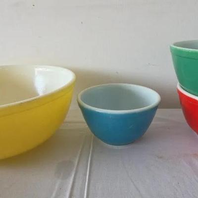 Vintage PYREX PRIMARY COLORS Set of 4 Nesting Bowls