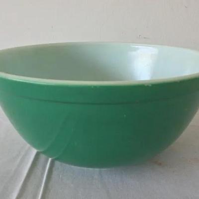 Vintage PYREX PRIMARY COLORS 1 Green Bowl