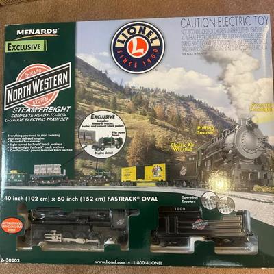 Lionel Menards Chicago and North Western Train Set (WITH BOX)