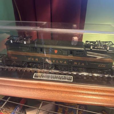 Lionel #6-18314 Century Club No.2332 Pennsylvania GG-1 With Display Case C10
