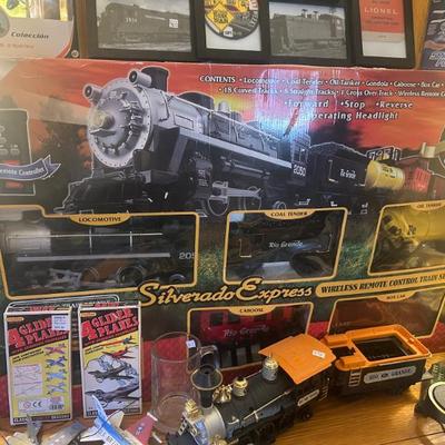 Lionel Silverado Express Train Set (WITH BOX)