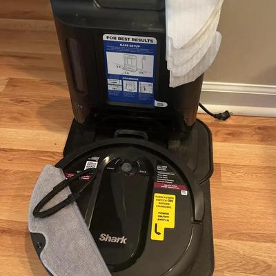 Shark Robot Vacuum with Self-Empty Base