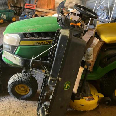 John Deere E140 Riding Lawn Mower