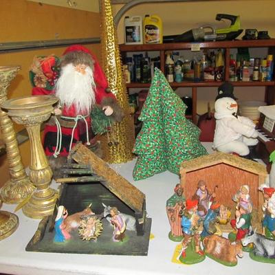 Sale Photo Thumbnail #158: Lots of cute Christmas decor