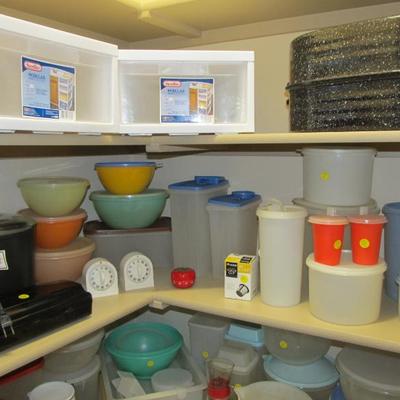 Sale Photo Thumbnail #61: Look at all this vintage Tupperware
