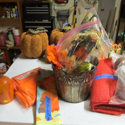 Sale Photo Thumbnail #167: Lots of cute fall/Halloween decor