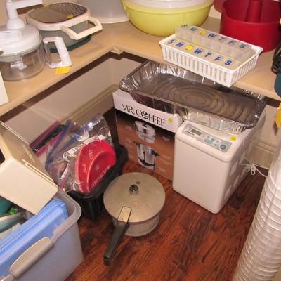 Sale Photo Thumbnail #63: Look at all this vintage Tupperware