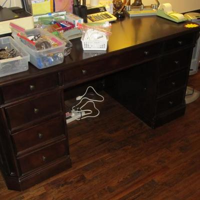 Sale Photo Thumbnail #72: Thomasville executive desk