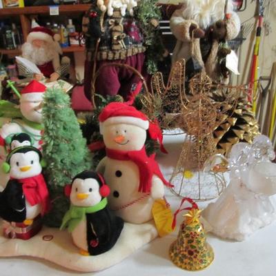 Sale Photo Thumbnail #160: Lots of cute Christmas decor