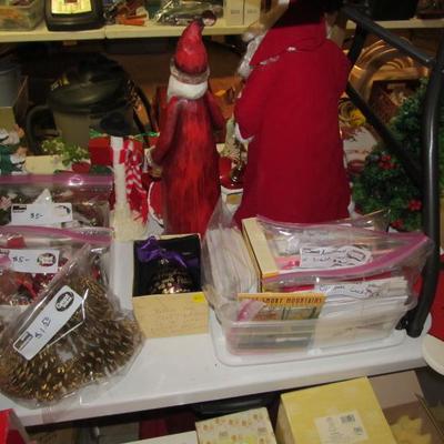 Sale Photo Thumbnail #162: Lots of cute Christmas decor