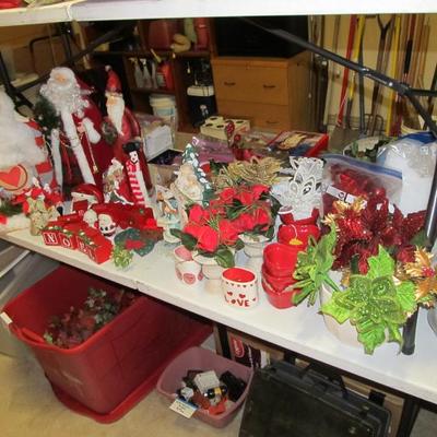 Sale Photo Thumbnail #155: Lots of cute Christmas decor
