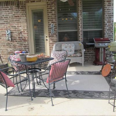 Sale Photo Thumbnail #181: Lots of great patio items