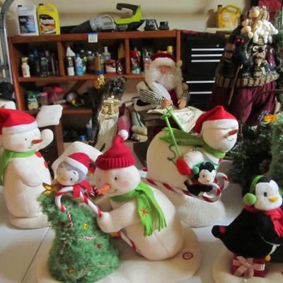 Sale Photo Thumbnail #159: Lots of cute Christmas decor