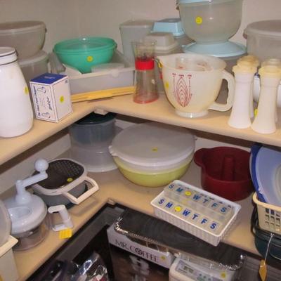 Sale Photo Thumbnail #62: Look at all this vintage Tupperware