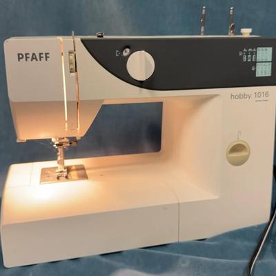PFAFF Sewing Machine 