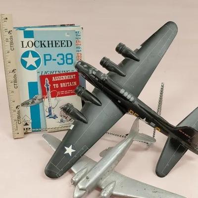 Airplane models and periodical collection