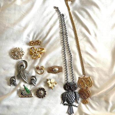 Owl Necklaces And Other Vintage Sets
