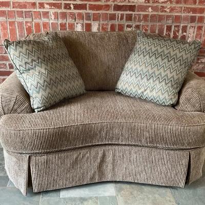 Rounded Oversize Chair