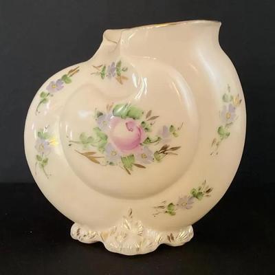 Cambridge Glass Crown Tuscan Nautilus Conch Shell Vase