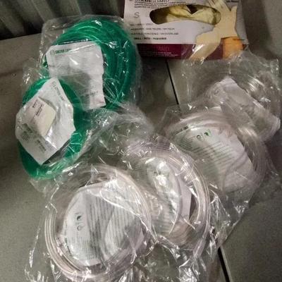 Oxygen Tubing w/connectors & Am Mediguard Gloves