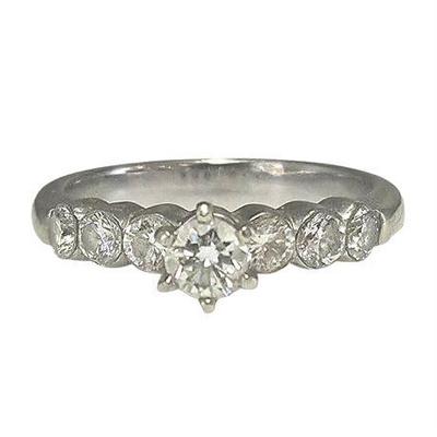 Lot 002   
18K White Gold Diamond Ring