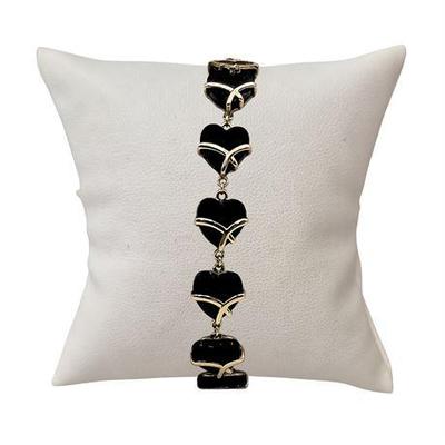 Lot 006   
10K Yellow Gold & Onyx Heart Bracelet