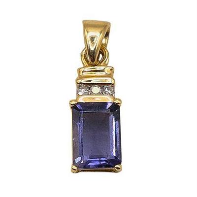 Lot 014  
14K Yellow Gold Bengal Iolite Pendant