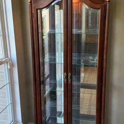 Pulaski Furniture Co. Lighted Display Or Curio Cabinet