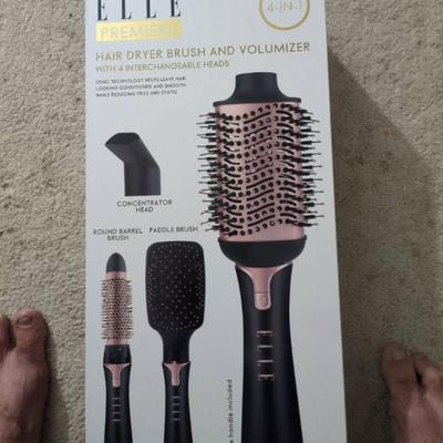 WST056 (1) Unused Women's Hair Dryer Brush and Volumizer with 4 Heads from "ELLE" Premier Edition.