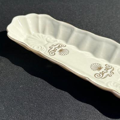 Belleek "Celtic Shell" Trinket Box and Tray Lot